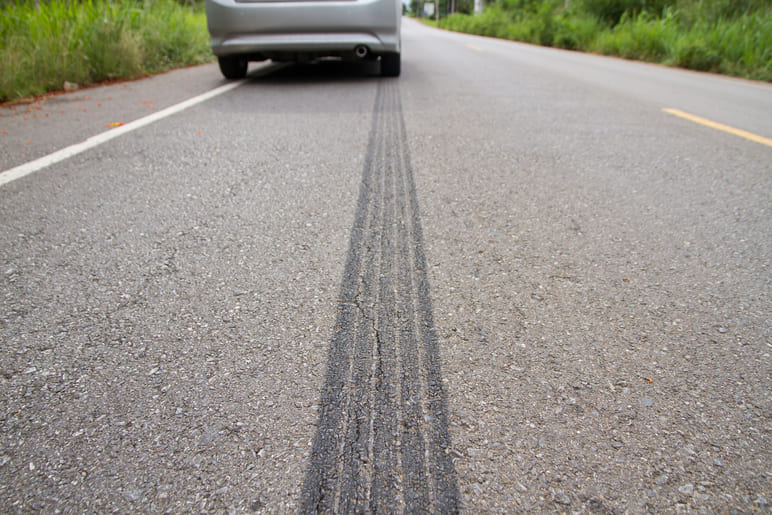Cuándo usar neumáticos de verano o de invierno: distancia de frenado