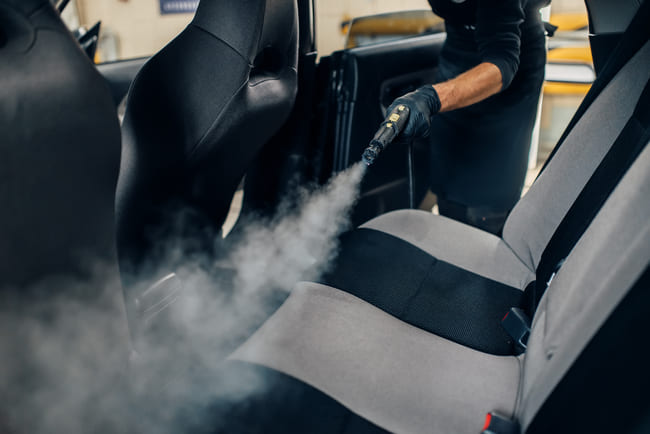 Desinfectar el coche: limpieza por vapor