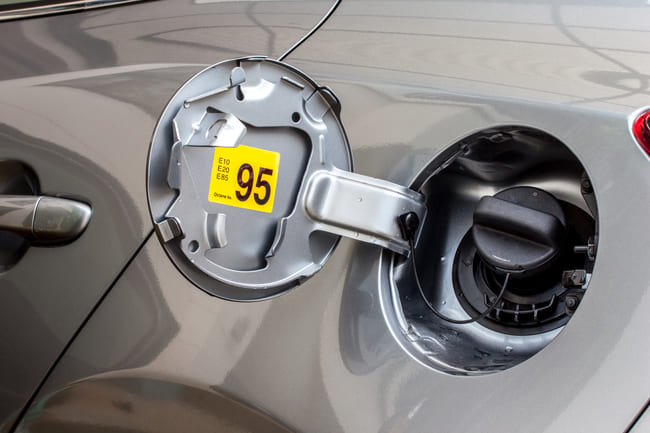 ¿Qué coches pueden usar gasolina E10?