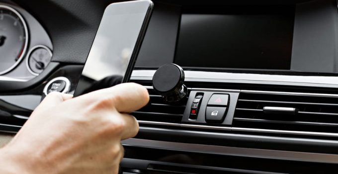 Los 5 mejores soportes de teléfono móvil para el coche