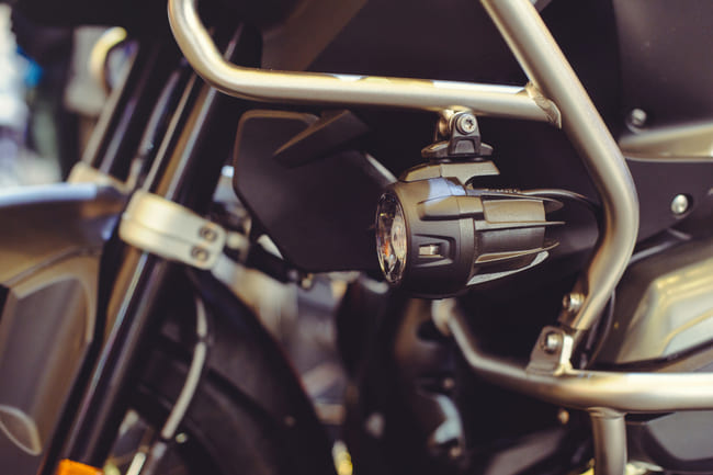 Requisitos legales para instalar unas luces auxiliares en la moto
