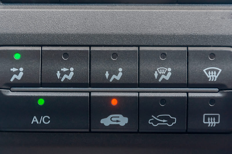 Significado de los botones del aire acondicionado del coche