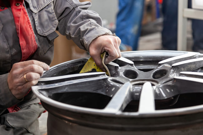 Restaurar rodas: como tirar arranhões de rodas de liga leve?