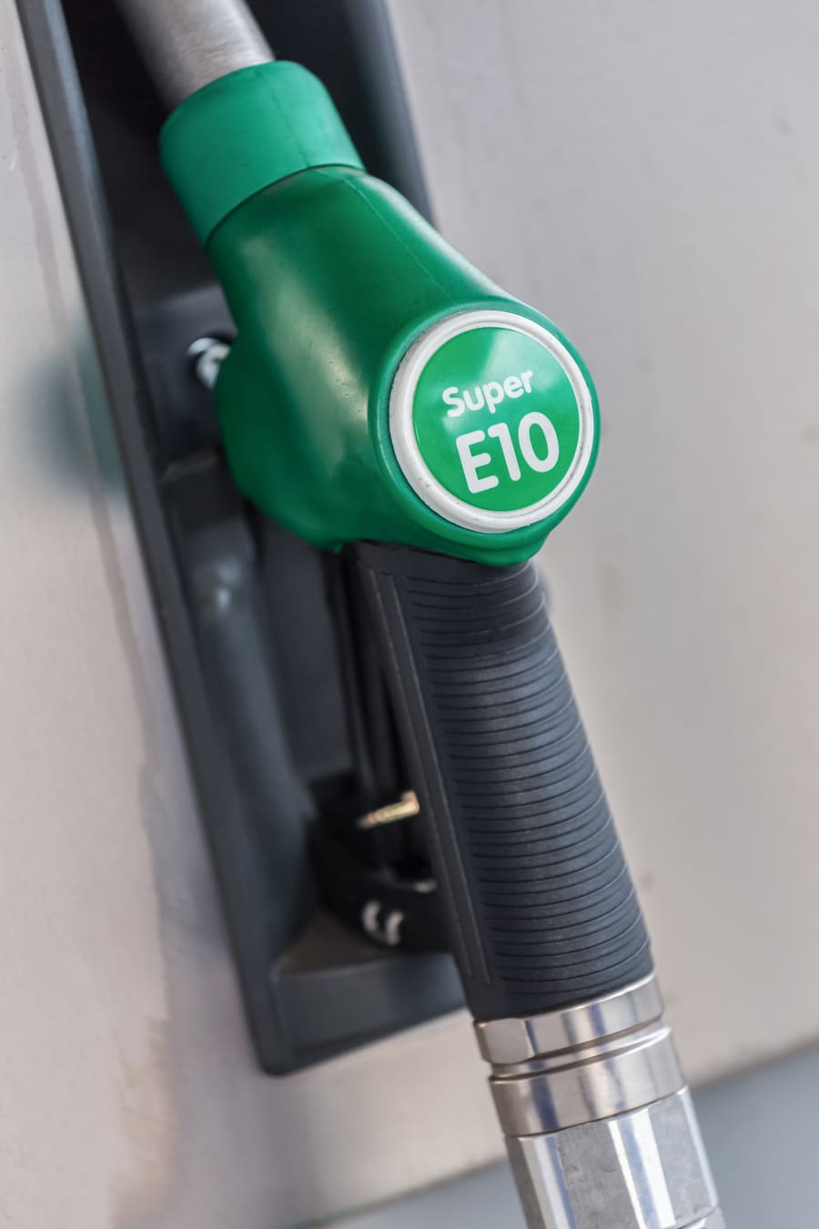 Benzín E10: dopad, dôsledky, riziká