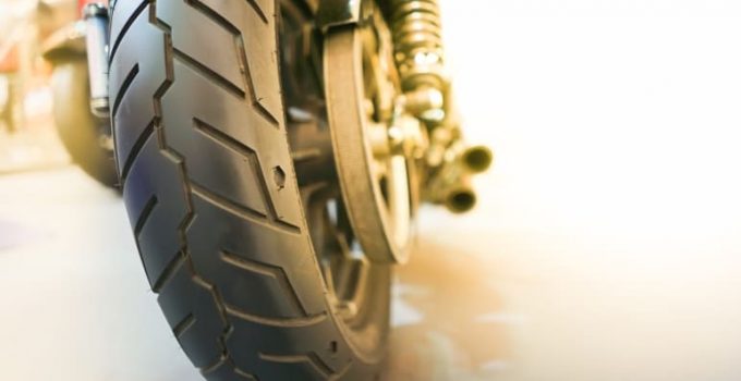 Aký je správny tlak v pneumatikách motocykla