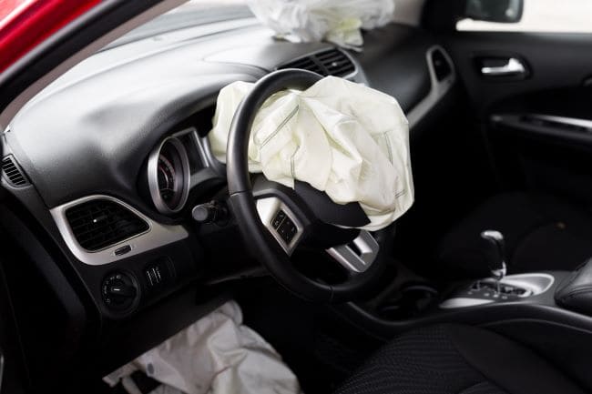Modul aktivuje hnací články airbagů