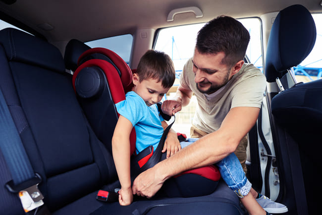 Auton passiivinen turvallisuus: lastenistuin