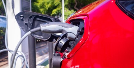 Bidirectioneel laden: wat het is, hoe het werkt en welke auto's het ondersteunen