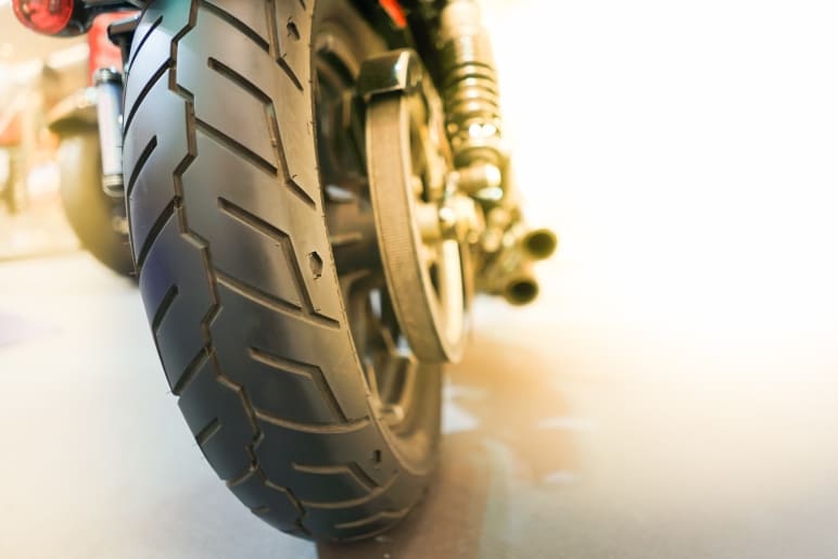 Qual è la pressione corretta per i pneumatici per moto?