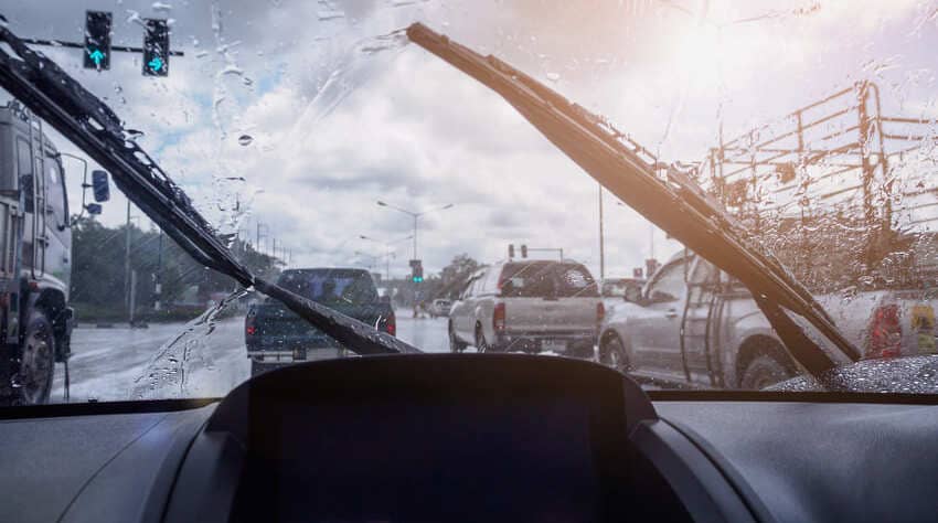 Distanza di sicurezza auto con pioggia