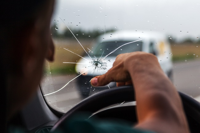 How to stop a windshield crack