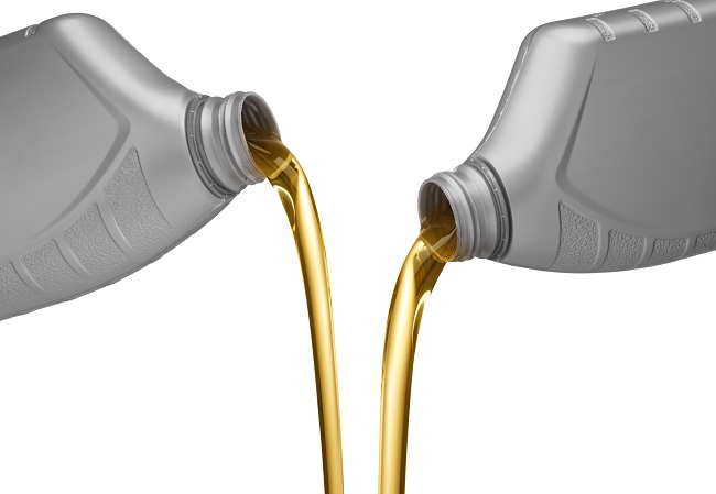 Is it possible to mix conventional and synthetic oils
