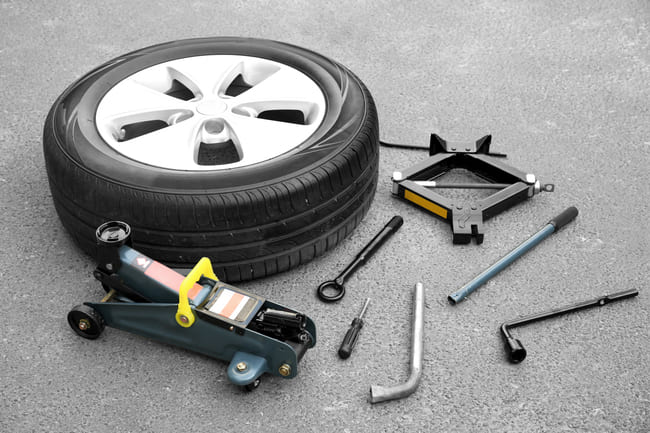 What tools do you need to change a tyre