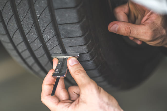 Factors affecting vehicle safety: tyre tread
