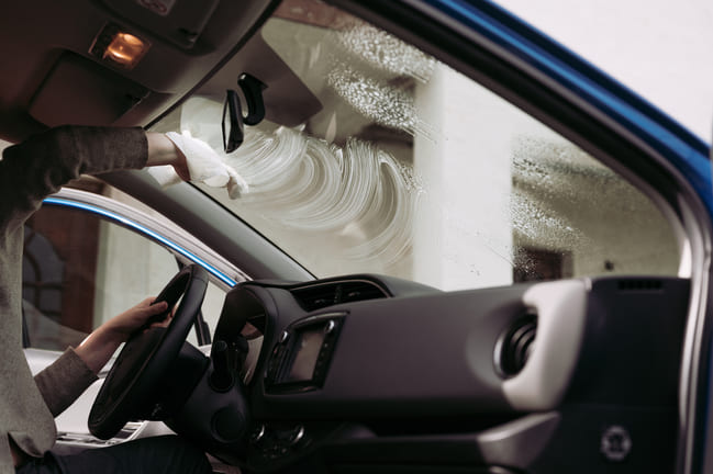how to clean the inside of car windows without streaks