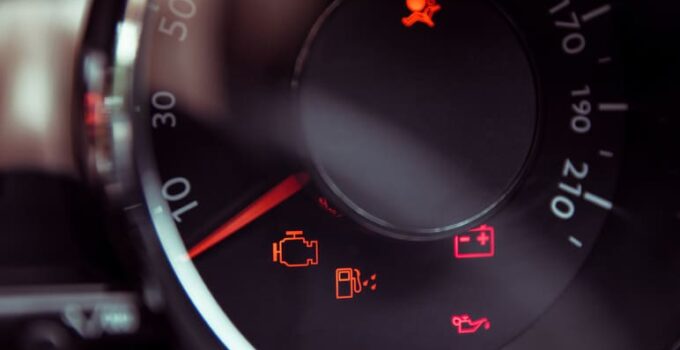 Automobilio prietaisų skydelio simboliai: ką jie reiškia?