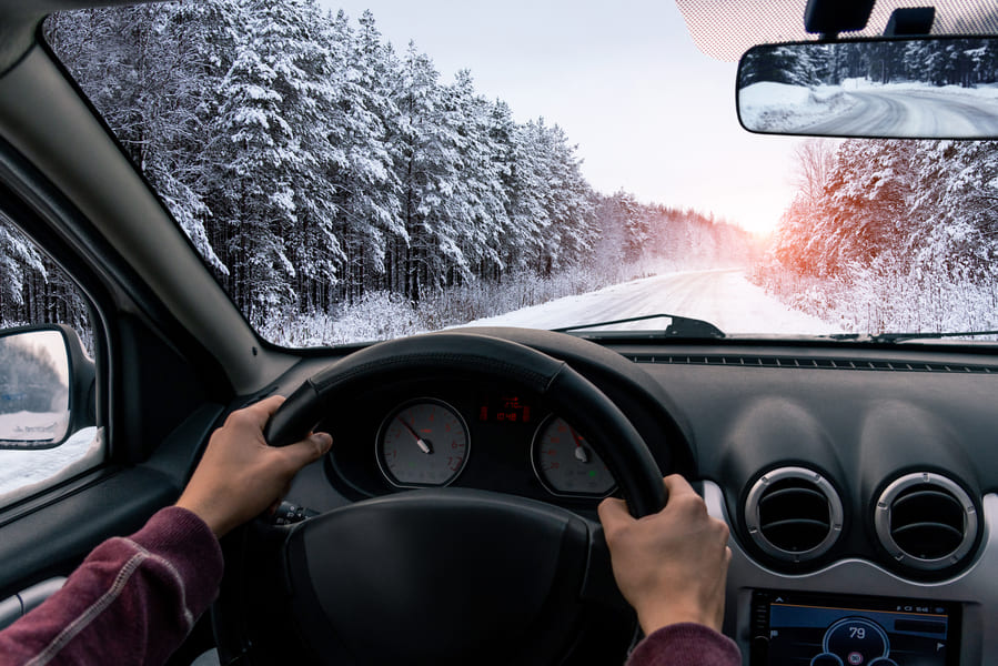 Porady na jazdę samochodem w okresie zimowym