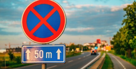 Wann dürfen Sie nicht auf dem rechten Fahrstreifen parken?